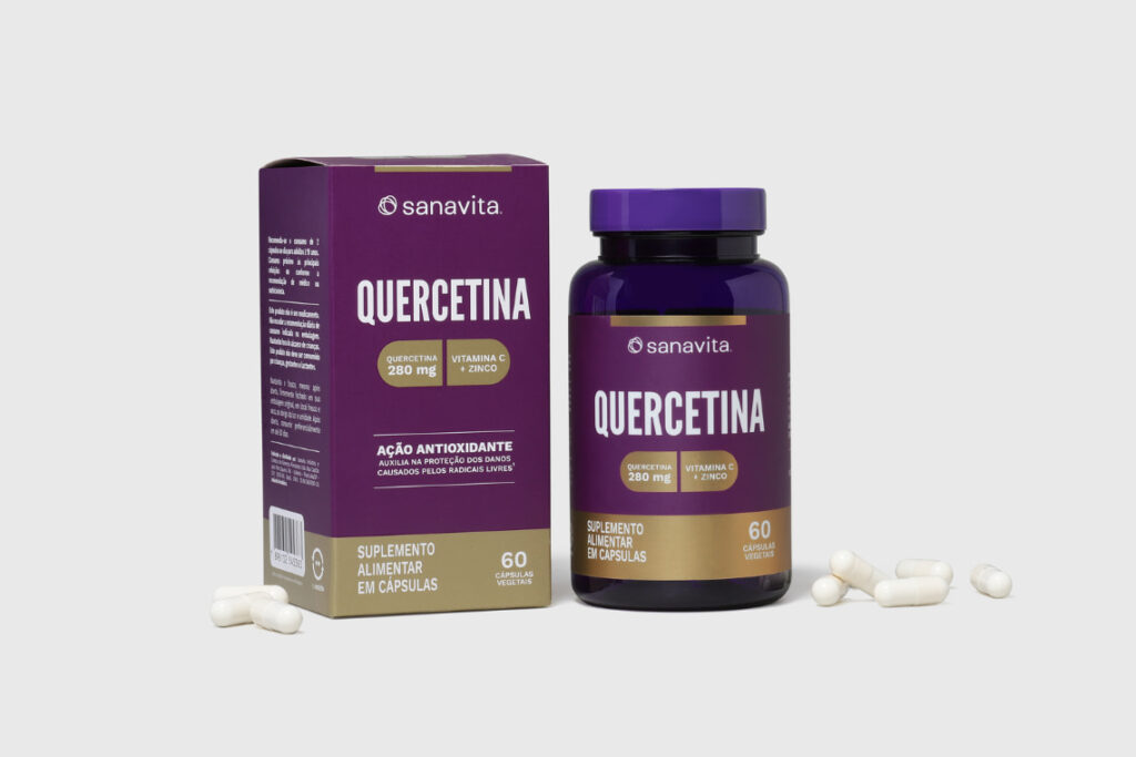 Suplemento de quercetina Sanavita com vitamina C e zinco em cápsulas, pote e caixa roxos.